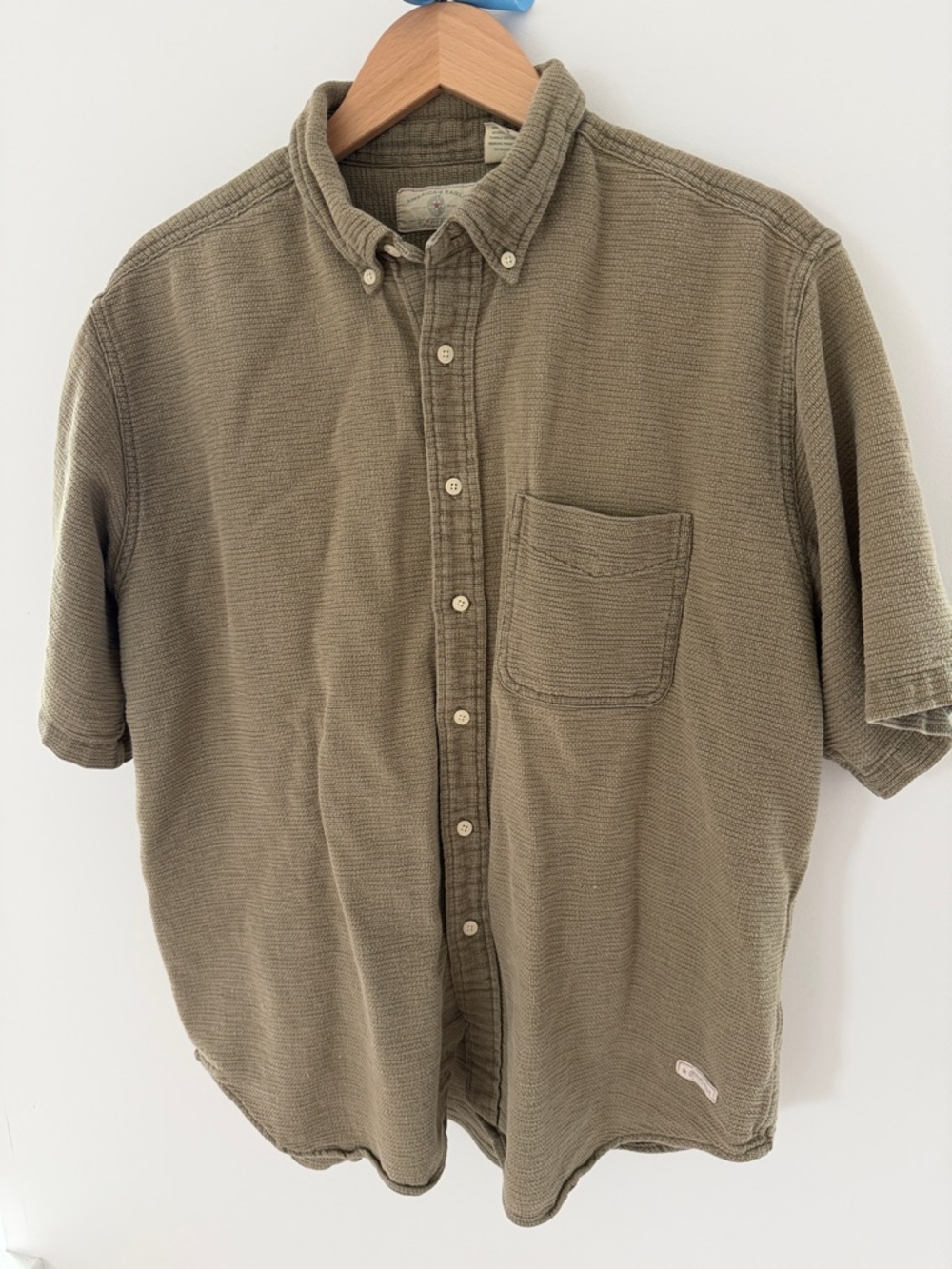 **SOLD** American Eagle Outfitters Olive Short-Sleeve Button-Down Shirt Size XL